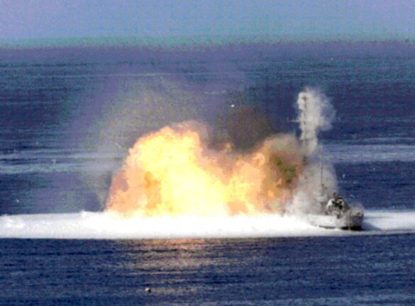 USS_McNulty_DDE-581_sunk_as_target_with_FAE_1972-585x432.jpg